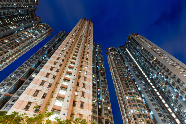 фасад зданий с низким углом
  