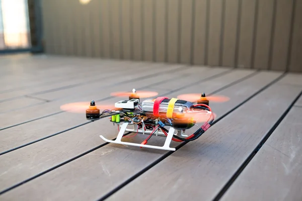 Drone preparándose para volar —  Fotos de Stock