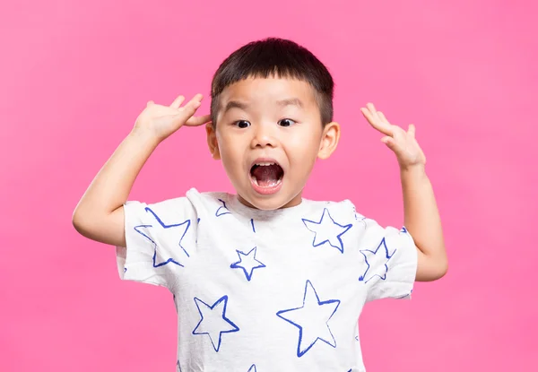 Opgewonden Aziatische kleine jongen — Stockfoto