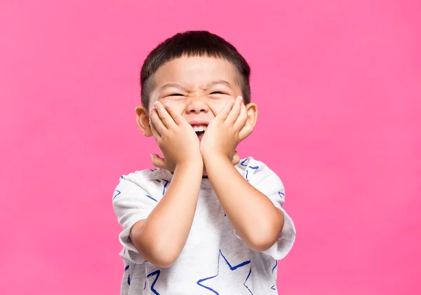 Opgewonden Aziatische kleine jongen — Stockfoto