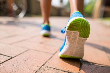 parkta çalışan kadın