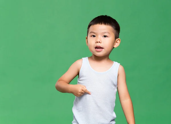 Asiatischer kleiner Junge spürt Hunger — Stockfoto
