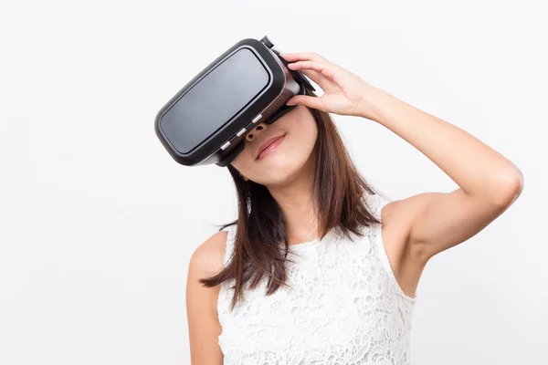 Woman looking though virtual reality — Stock Photo, Image