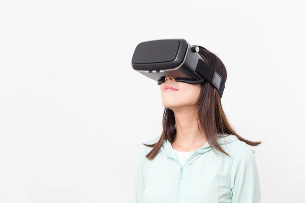 Woman looking though virtual reality — Stock Photo, Image