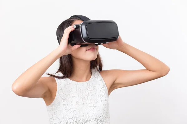 Woman watching with virtual reality — Stock Photo, Image
