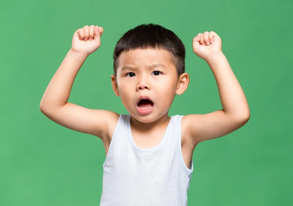 Piccolo figlio alza la mano — Foto Stock