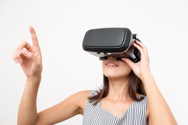 Experiencia de mujer con dispositivo VR —  Fotos de Stock