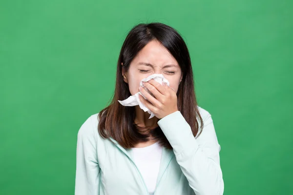 Woman getting cold — Stock Photo, Image