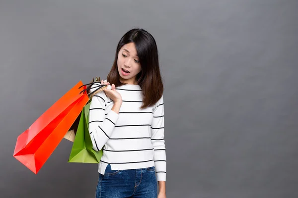 Compras mujer sintiéndose emocionado — Foto de Stock