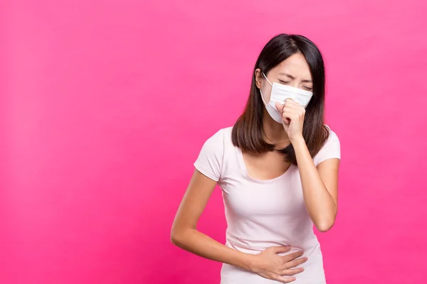 Mujer sintiendo dolor de estómago —  Fotos de Stock