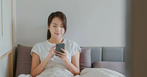 Woman Use Cellphone Bed — Stock Photo, Image