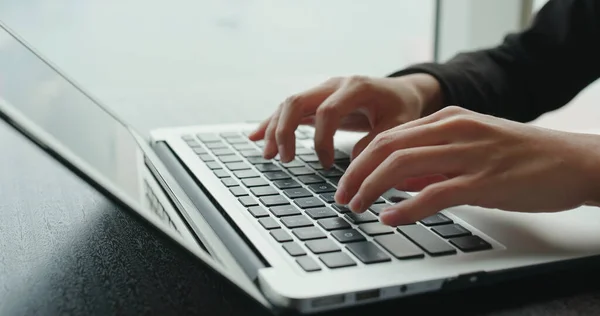 Tipe Businesswoman Pada Komputer Laptop — Stok Foto