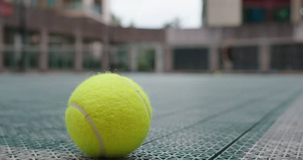 Tennisball Auf Einem Tennisplatz — Stockfoto