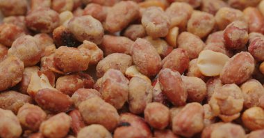 Bir yığın çıtır fıstık.