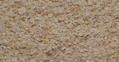 Kahvaltı için bir yığın yulaf ezmesi.