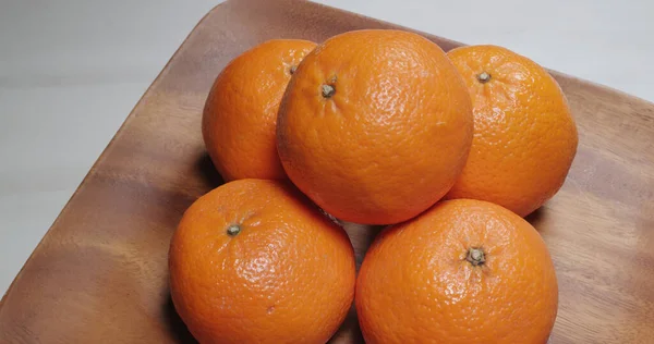 板の上に柑橘類のスタック — ストック写真