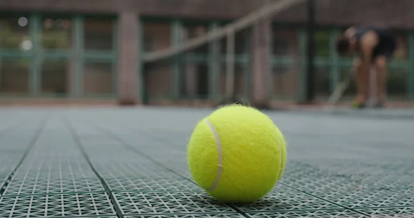 Tennisball Auf Einem Tennisplatz — Stockfoto