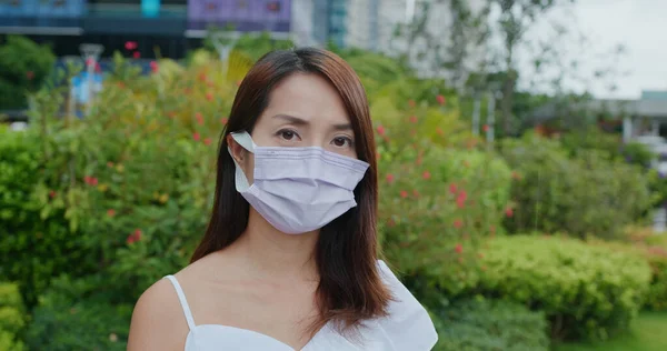 Woman Wear Face Mask Purple Street — Stock Photo, Image