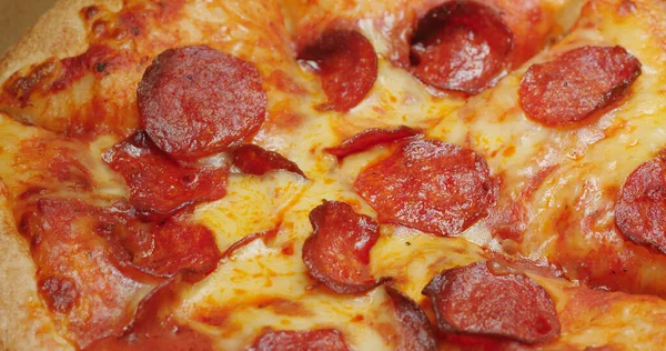 Gorąca Pepperoni Pizza Zbliżenie — Zdjęcie stockowe