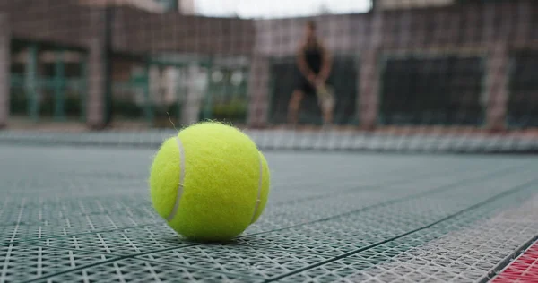 Teniszlabda Teniszpályán — Stock Fotó