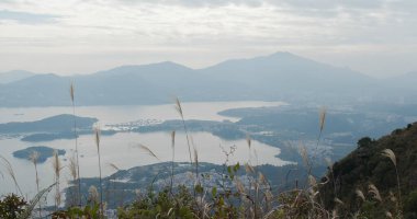 Sonbahar mevsiminde güzel dağ