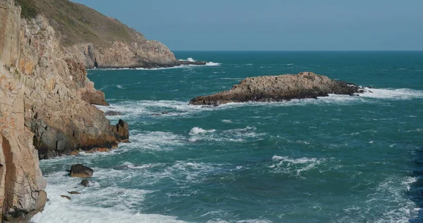 Onde Marine Spruzzate Sulla Roccia — Foto Stock