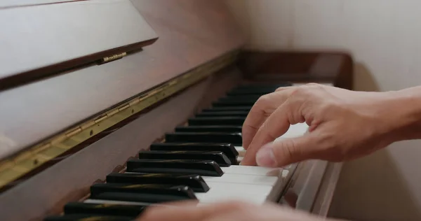 Man Play Piano Home — Stock Photo, Image