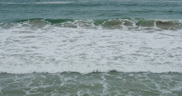 ビーチの大きな海の波 — ストック写真