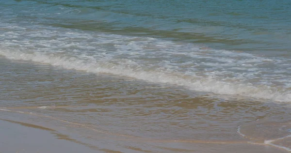 Kumsalda Deniz Dalgaları — Stok fotoğraf