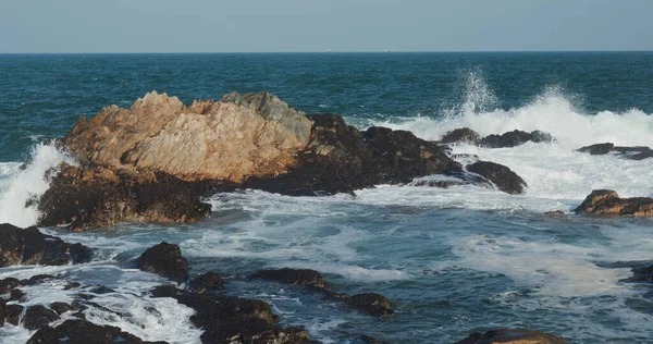 Wściekłe Morze Klifach — Zdjęcie stockowe