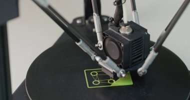 Plastik model yazdıran 3D yazıcı makinesinin başlığını yazdır
