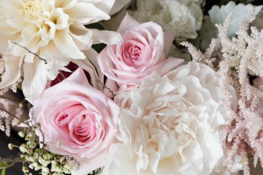 Pembe güllü güzel çiçek buketi