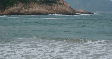 Adanın kumlu kayalıkları