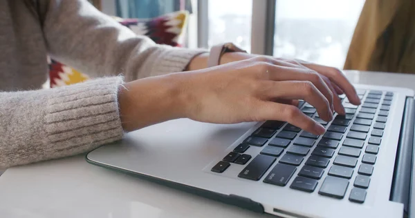 Vrouw Werk Laptop Computer Thuis — Stockfoto