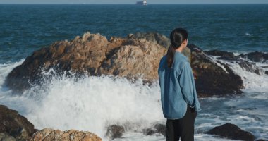 Kadınlar dağdan denizi sever.