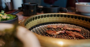 Lokantada fırında pişmiş taze et.