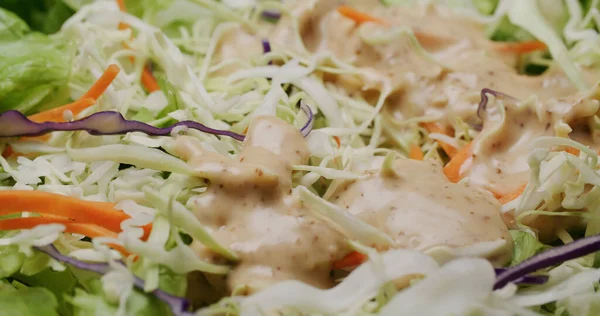 Frischer Salat Mit Sesamsoße — Stockfoto
