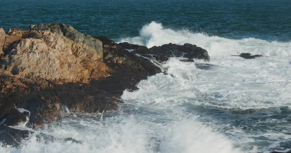Ocean Waves Splash Rock Island — Stock Photo, Image