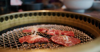 Lokantada fırında pişmiş taze et.