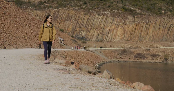 Mujer Visita Hong Kong Geographical Park Sai Kung — Foto de Stock