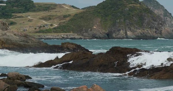 Isla Tropical Con Grandes Olas Marinas — Foto de Stock