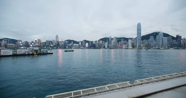 Гавань Виктория Гонконг Февраля 2021 Года Вечером Город Гонконг — стоковое фото
