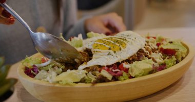 Restoranda taco pilavı.