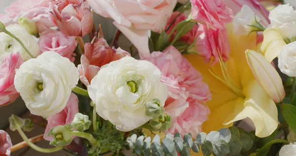 自宅で美しい花の花束 — ストック写真