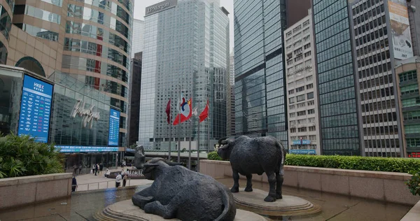 Central Hong Kong April 2021 Two Buffalo Statues Exchange Square — Stock Photo, Image