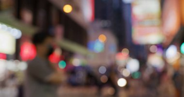 Şehir sokak gecesinin bulanık görüntüsü