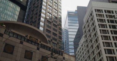 Merkez, Hong Kong - 22 Nisan 2021: Hong Kong şehrinin alçak açısı