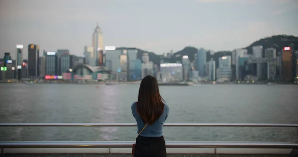 Woman Look Hong Kong City — Stock Photo, Image