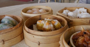 Restoranda Çin usulü Çin yemeği.