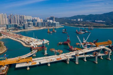 Tseung Kwan O, Hong Kong - 21 Aralık 2020: Cross Harbor Köprüsü yapım aşamasında